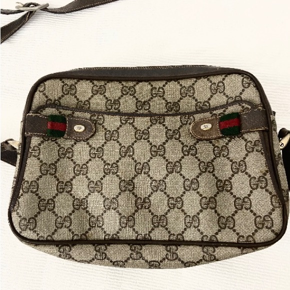 Gucci Handbags - 100% AUTHENTIC & VINTAGE GUCCI shoulder bag or clutch with strap! Classic Item!